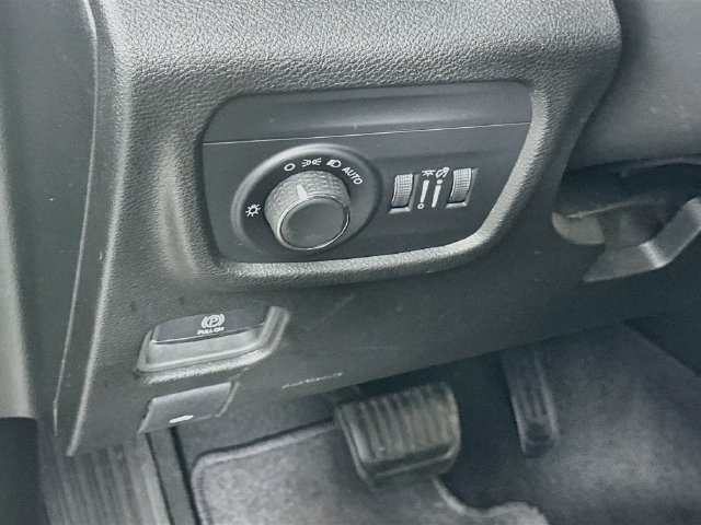 Used 2024 Jeep Grand Cherokee L Laredo AWD/4WD image 17