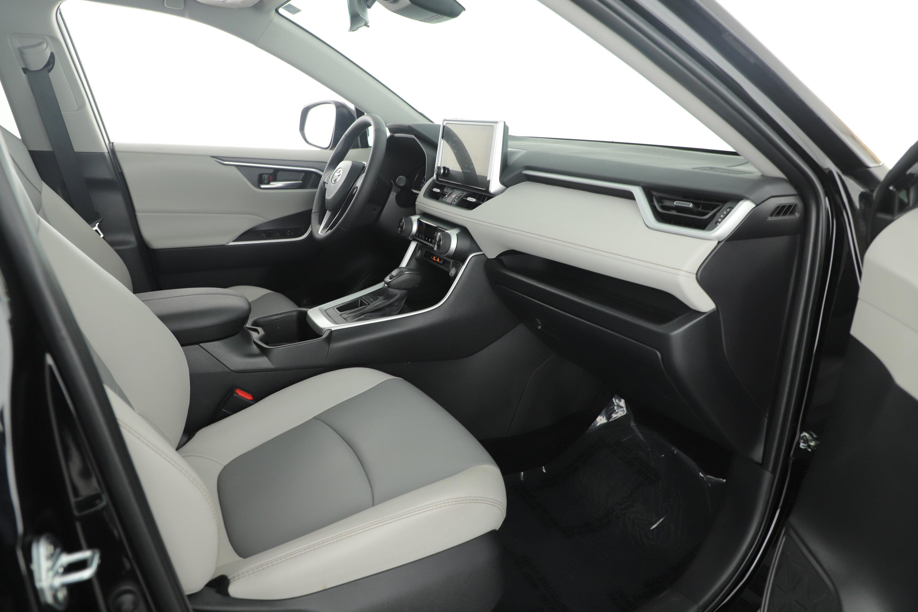 Used 2025 Toyota RAV4 XLE Premium FWD image 22