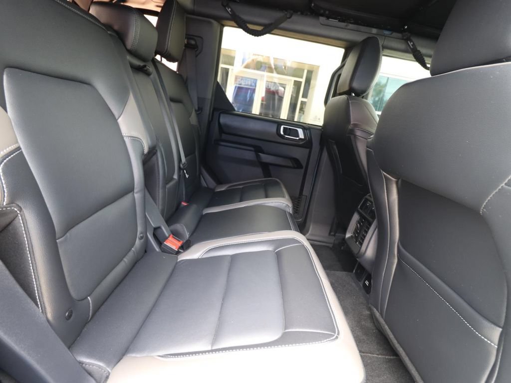 Certified 2025 Ford Bronco Outer Banks w/ Sasquatch Package AWD/4WD image 24