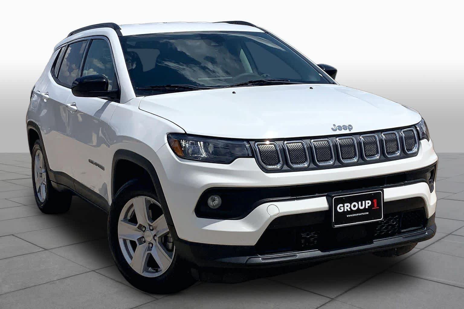 Used 2022 Jeep Compass Latitude FWD image 3