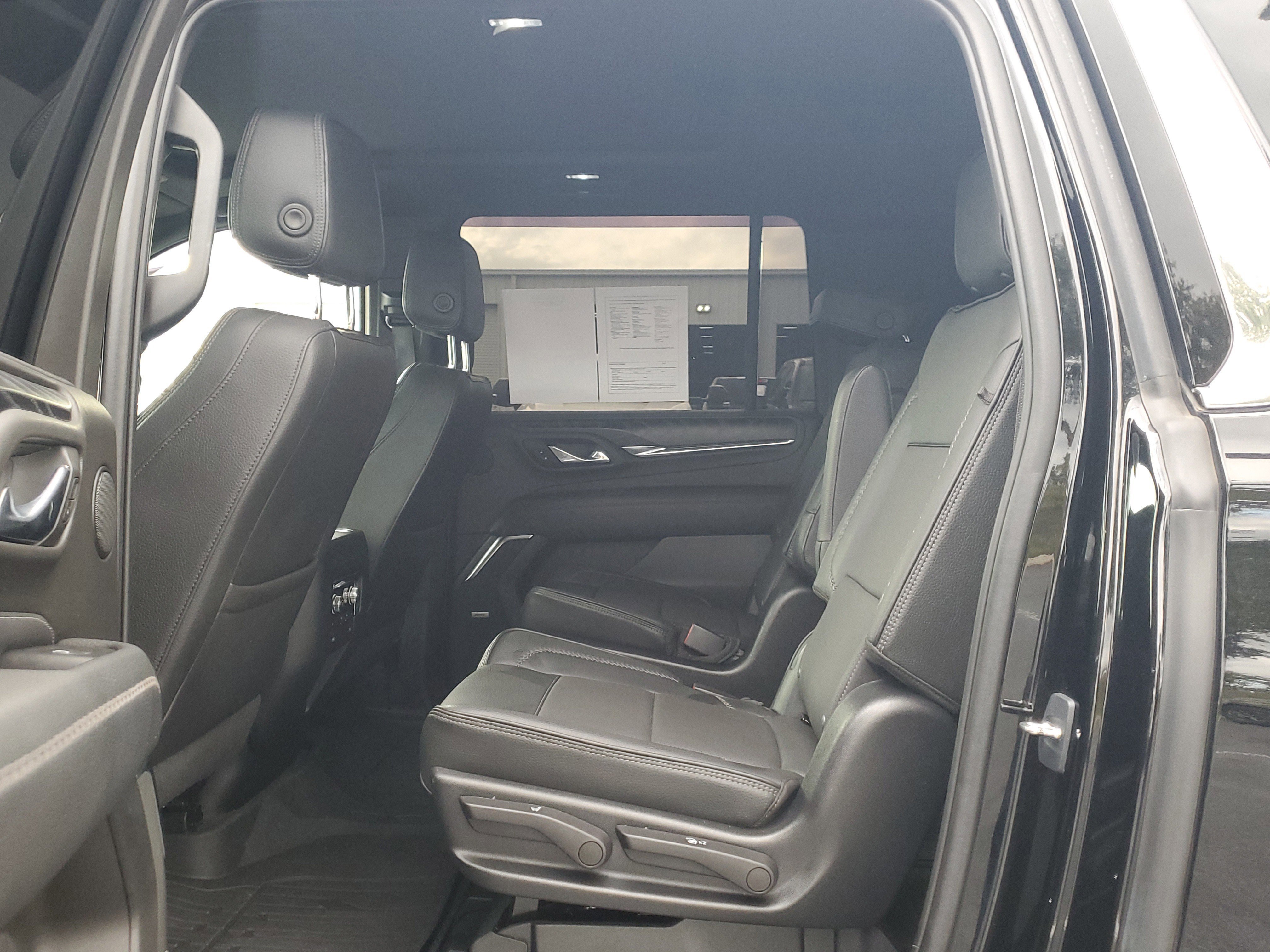 Used 2023 GMC Yukon XL Denali image 13