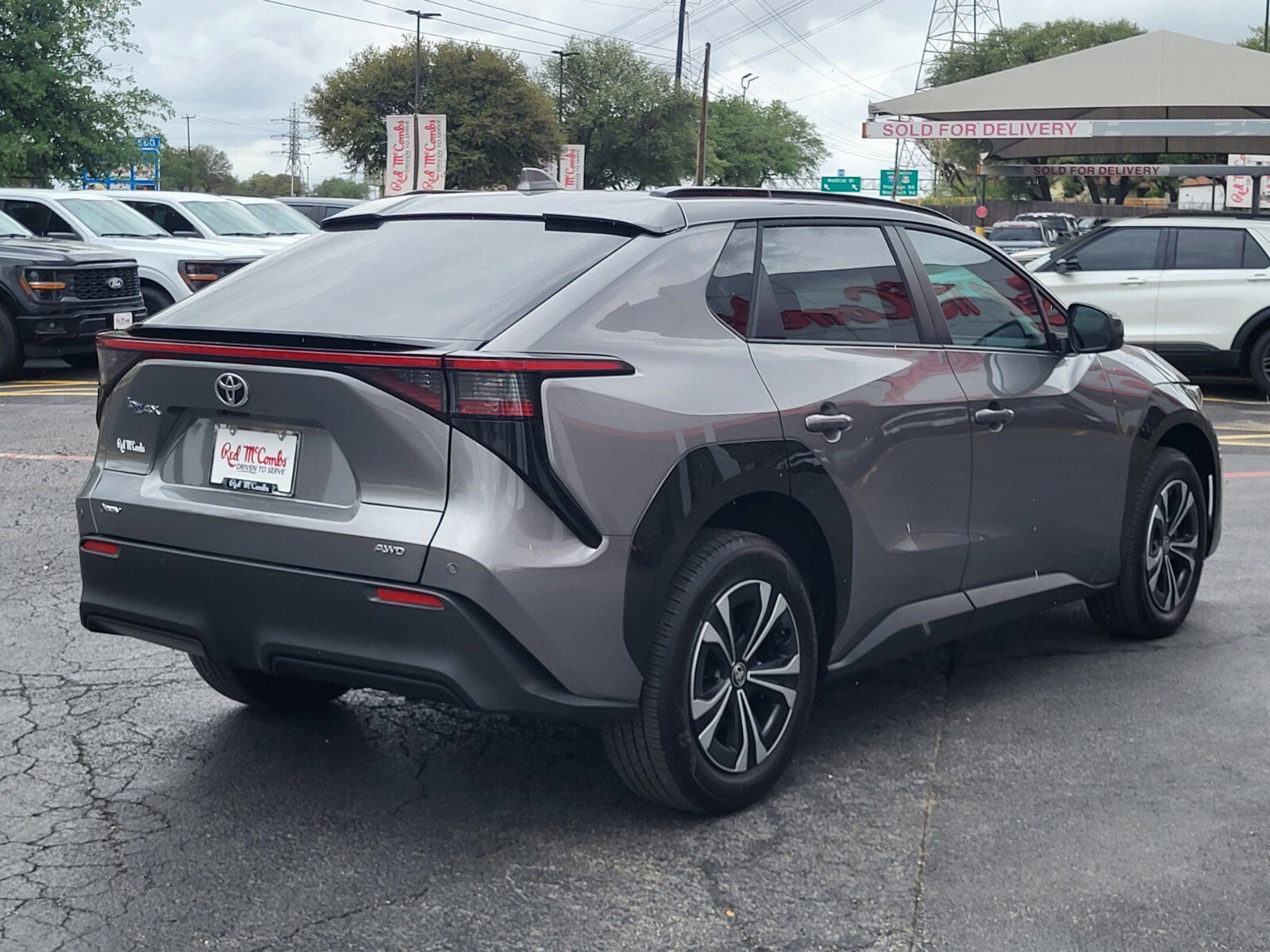 Used 2024 Toyota bZ4X XLE image 3