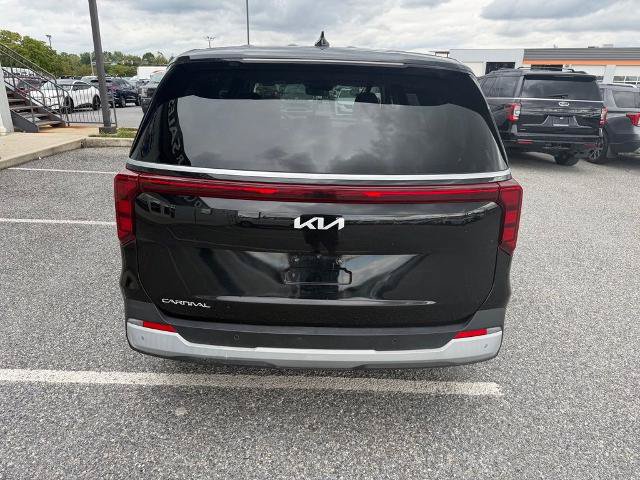 Used 2025 Kia Carnival FWD image 7