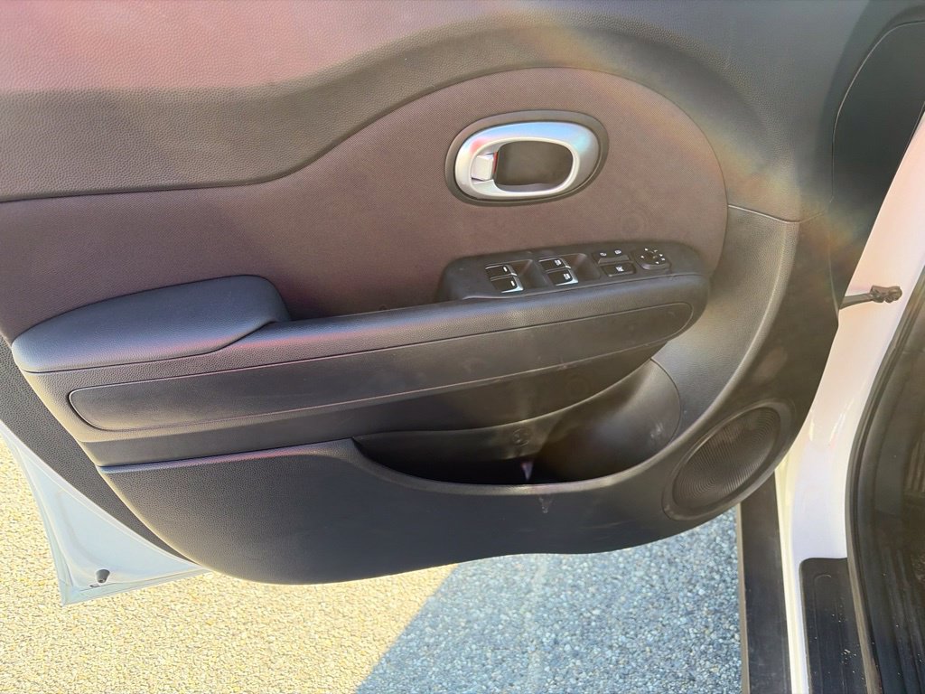 Used 2019 Kia Soul + FWD image 11