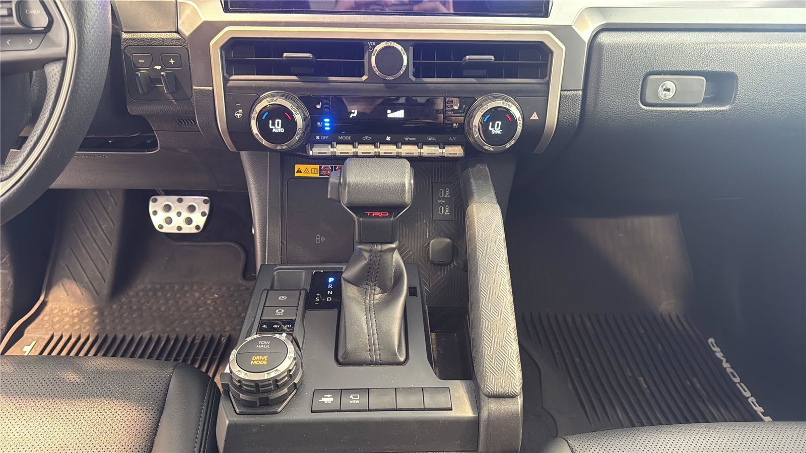 Used 2025 Toyota Tacoma TRD Sport w/ TRD Sport Premium Package AWD/4WD image 26