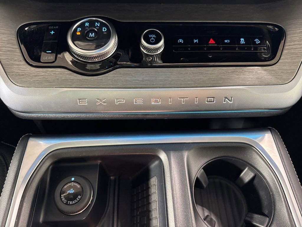 Certified 2025 Ford Expedition Platinum AWD/4WD image 29