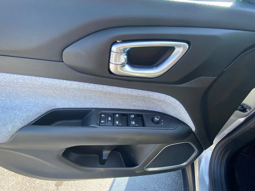 Used 2024 Jeep Compass Latitude AWD/4WD image 11