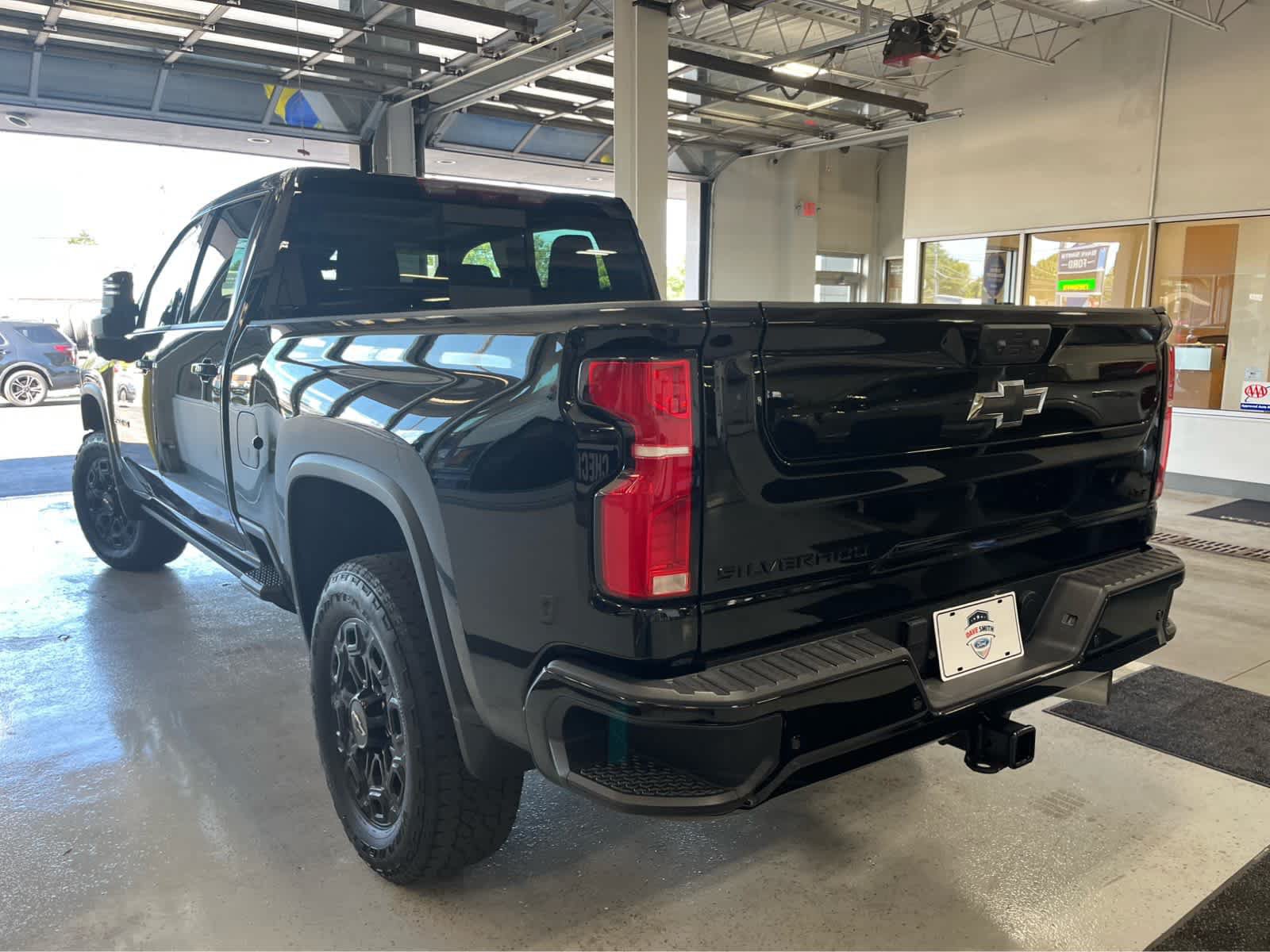 Used 2024 Chevrolet Silverado 2500 LTZ w/ LTZ Plus Package AWD/4WD image 8