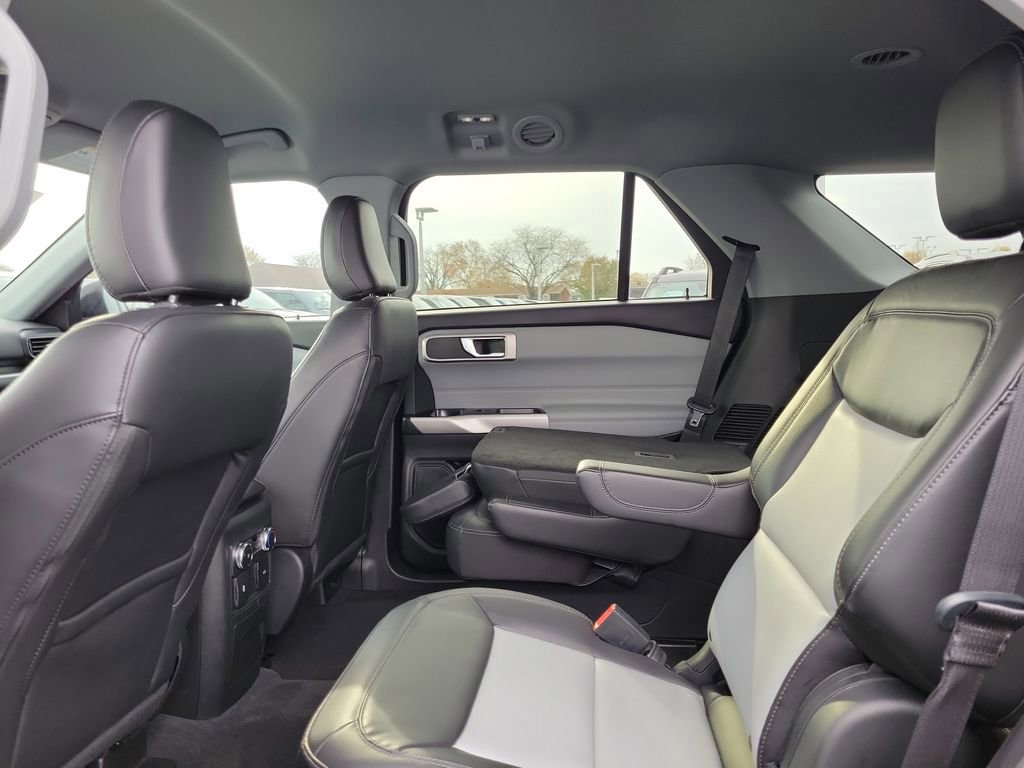 Certified 2022 Ford Explorer XLT w/ Equipment Group 202A image 13