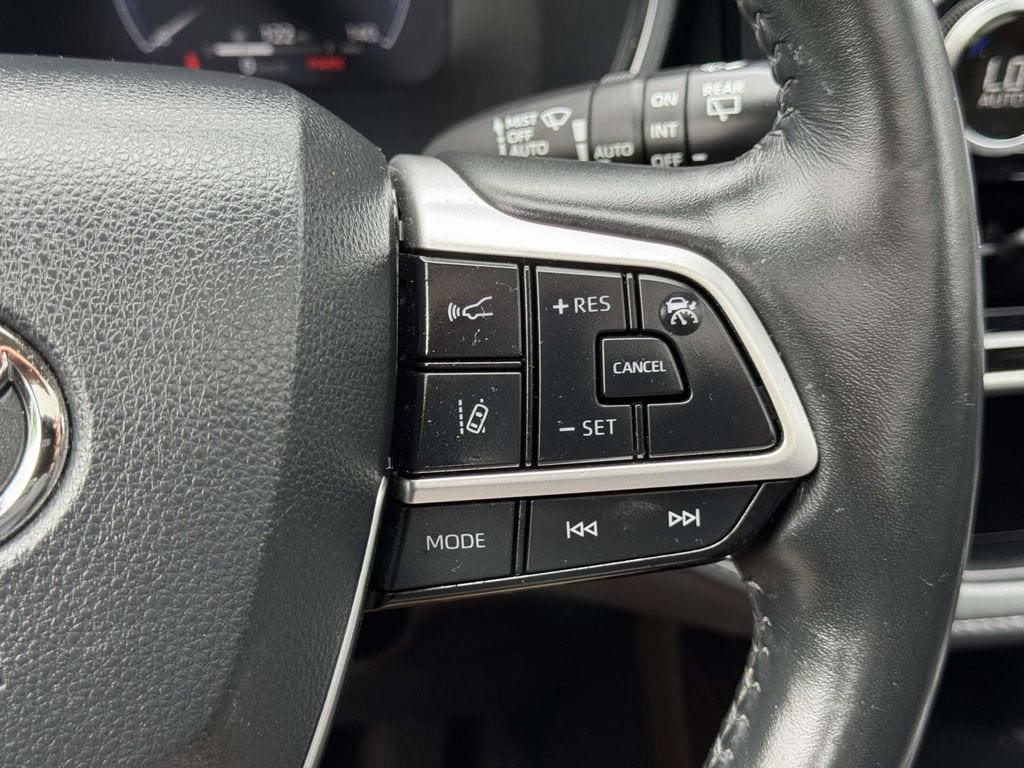 Used 2023 Toyota Highlander Platinum AWD/4WD image 13