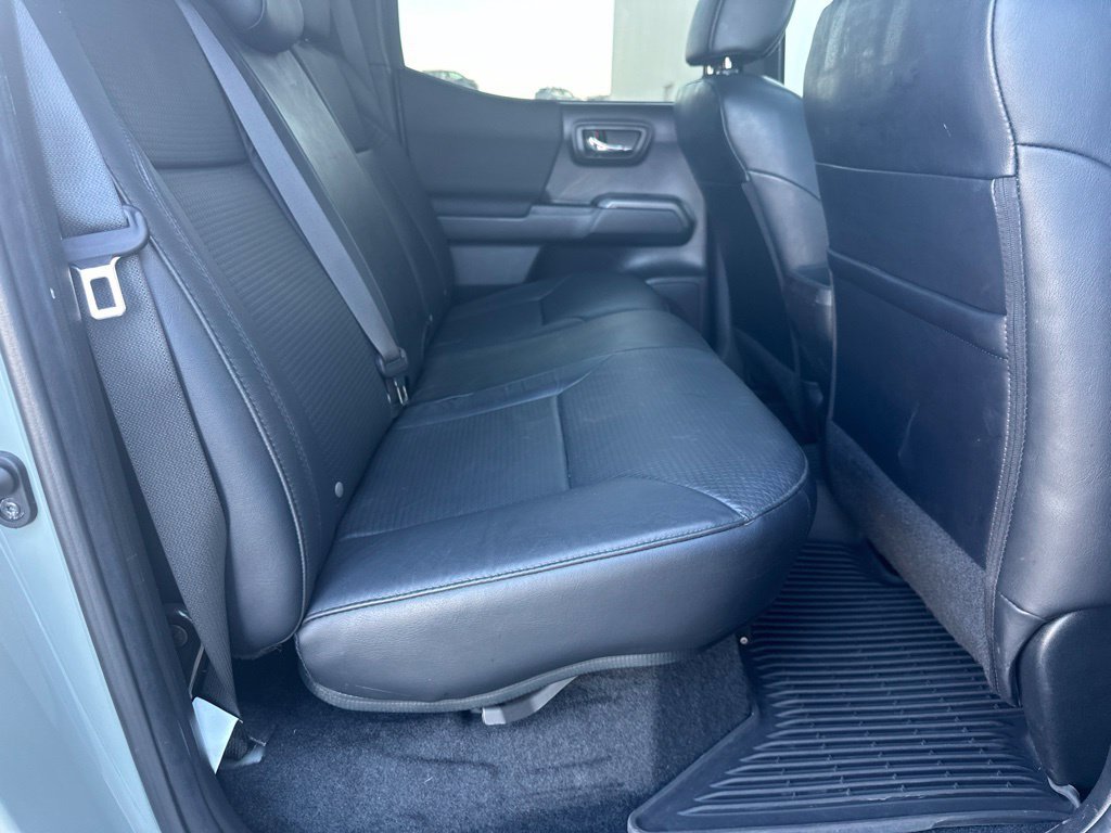 Used 2022 Toyota Tacoma TRD Off-Road w/ TRD Premium Off Road Package AWD/4WD image 29
