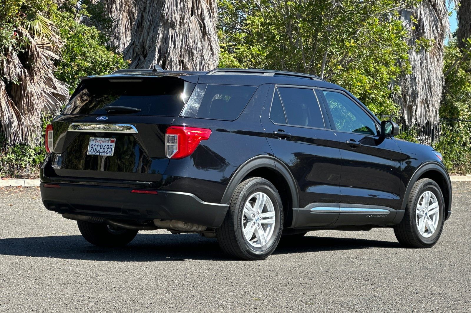 Certified 2023 Ford Explorer XLT RWD image 3