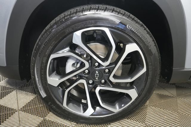 Used 2025 Chevrolet Trax RS w/ Driver Confidence Package FWD image 9