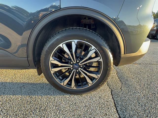 Certified 2022 Ford Escape SE w/ SE Sport Appearance Package AWD/4WD image 26