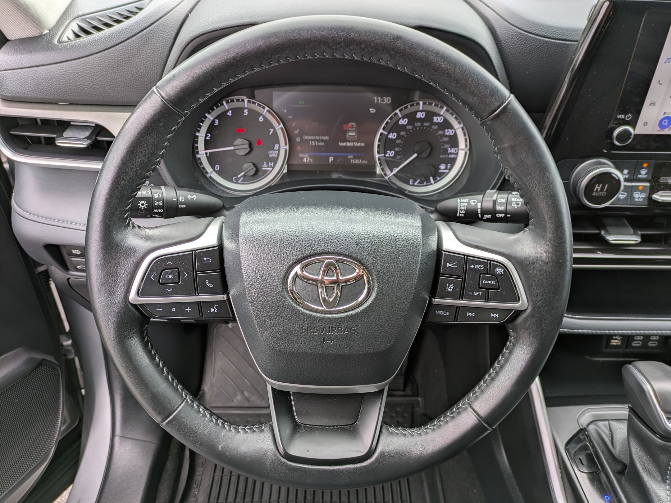 Used 2023 Toyota Highlander LE AWD/4WD image 9