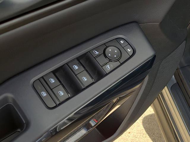 Used 2025 Nissan Pathfinder SV FWD image 22