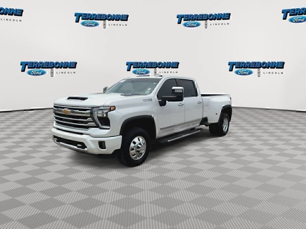Used 2024 Chevrolet Silverado 3500 High Country w/ High Country Premium Package AWD/4WD image 4