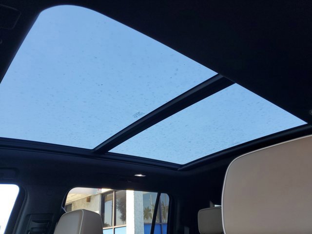 Used 2023 Chevrolet Suburban Premier image 23