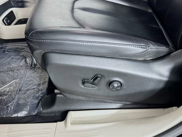 Used 2023 Chrysler Pacifica Touring-L image 18