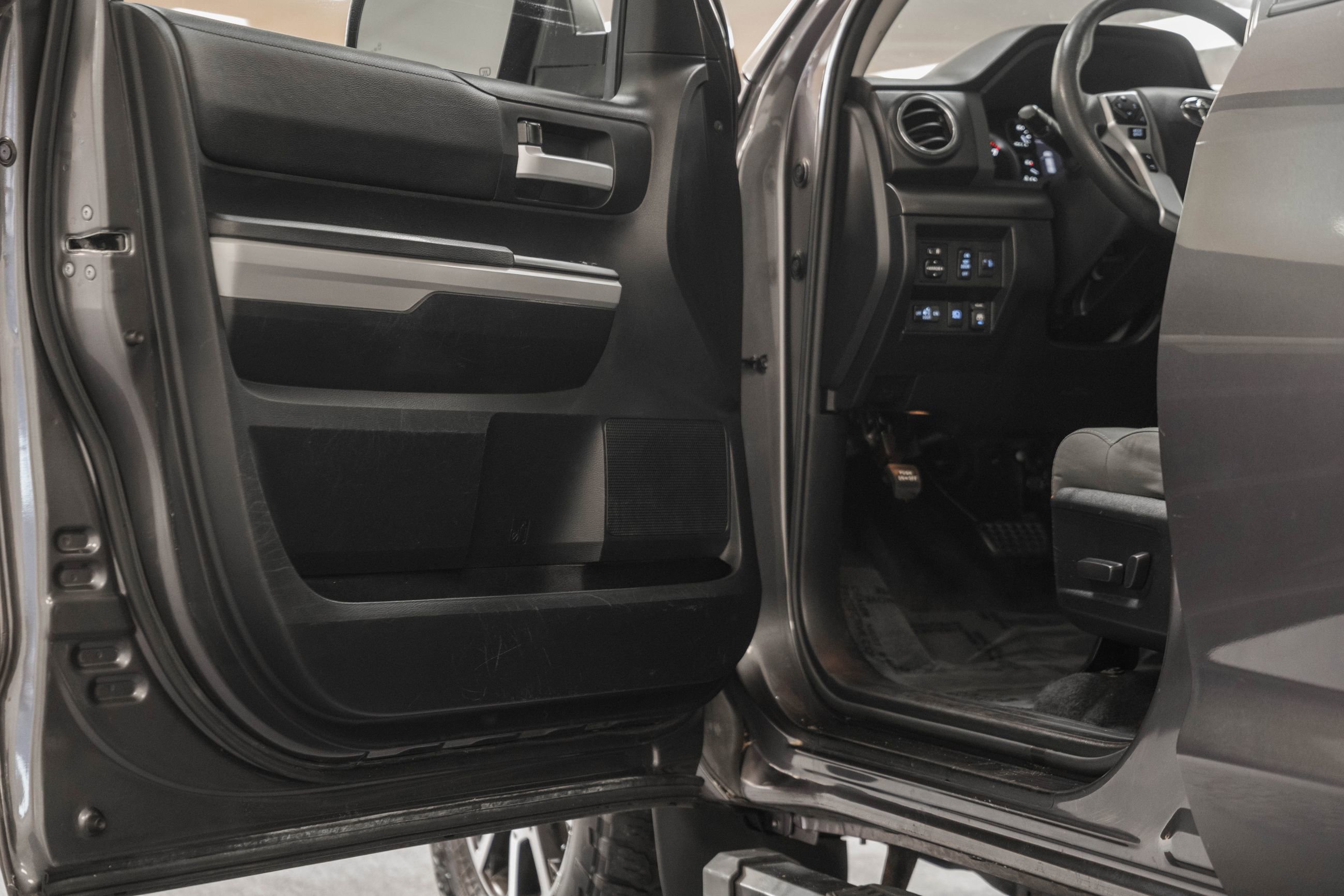 Used 2018 Toyota Tundra SR5 image 39