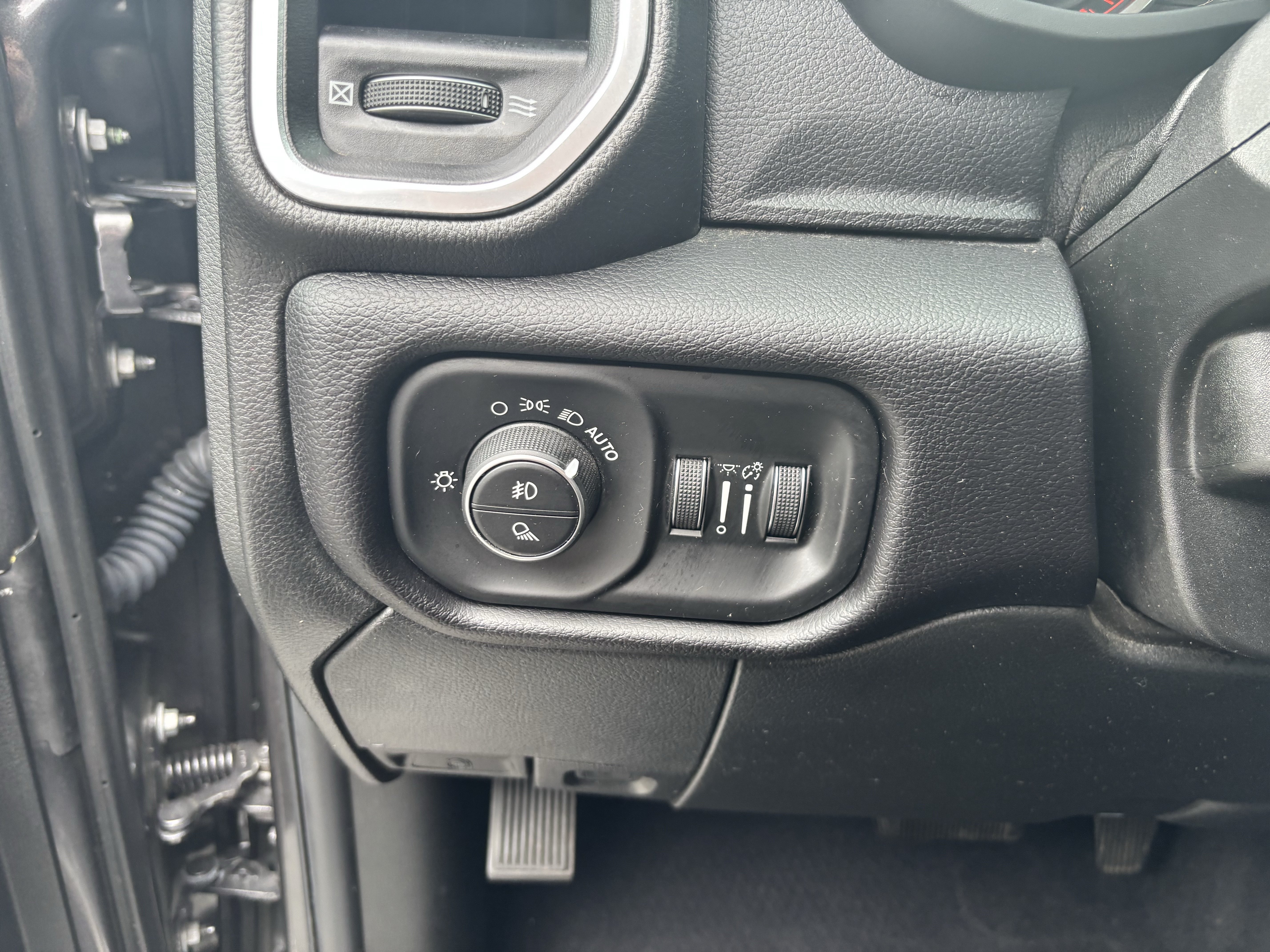 Used 2021 RAM 3500 Laramie w/ Safety Group AWD/4WD image 13