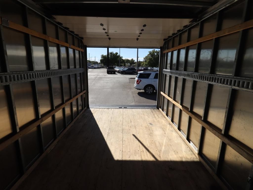 Certified 2024 Ford E-450 and Econoline 450 Super Duty w/ Power Windows & Locks Group RWD image 19