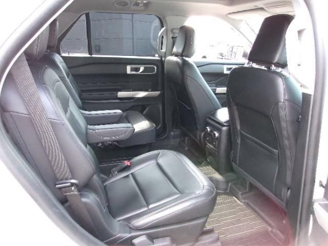 Certified 2022 Ford Explorer XLT w/ Equipment Group 202A AWD/4WD image 5