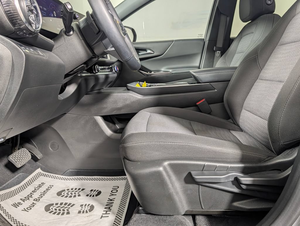 Used 2025 Chevrolet Equinox LT w/ Safety and Technology Package FWD image 11