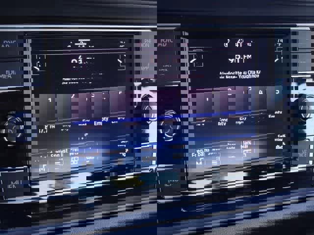 Used 2024 Volkswagen Jetta SE image 22