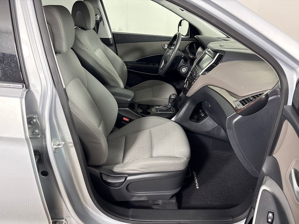 Used 2017 Hyundai Santa Fe SE w/ Cargo Package FWD image 6