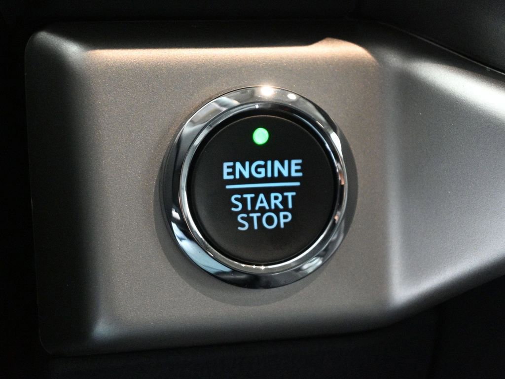 Certified 2024 Ford Expedition XLT RWD image 18