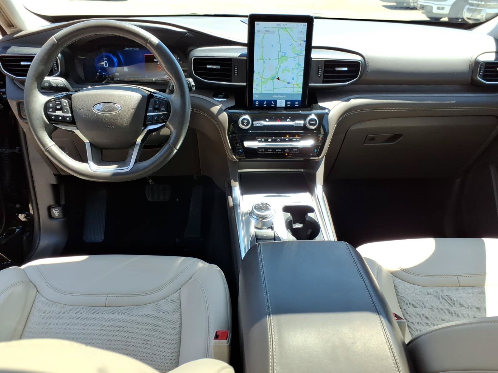 Certified 2023 Ford Explorer Platinum w/ Technology Package AWD/4WD image 15