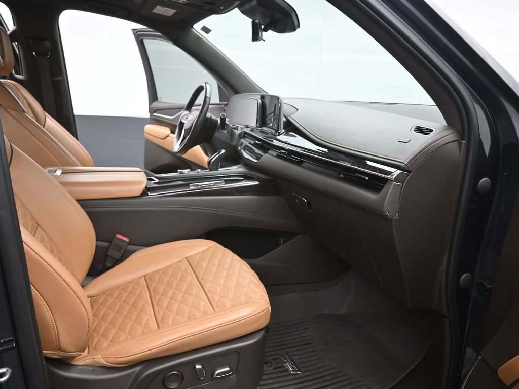 Used 2023 Cadillac Escalade ESV Premium Luxury image 28