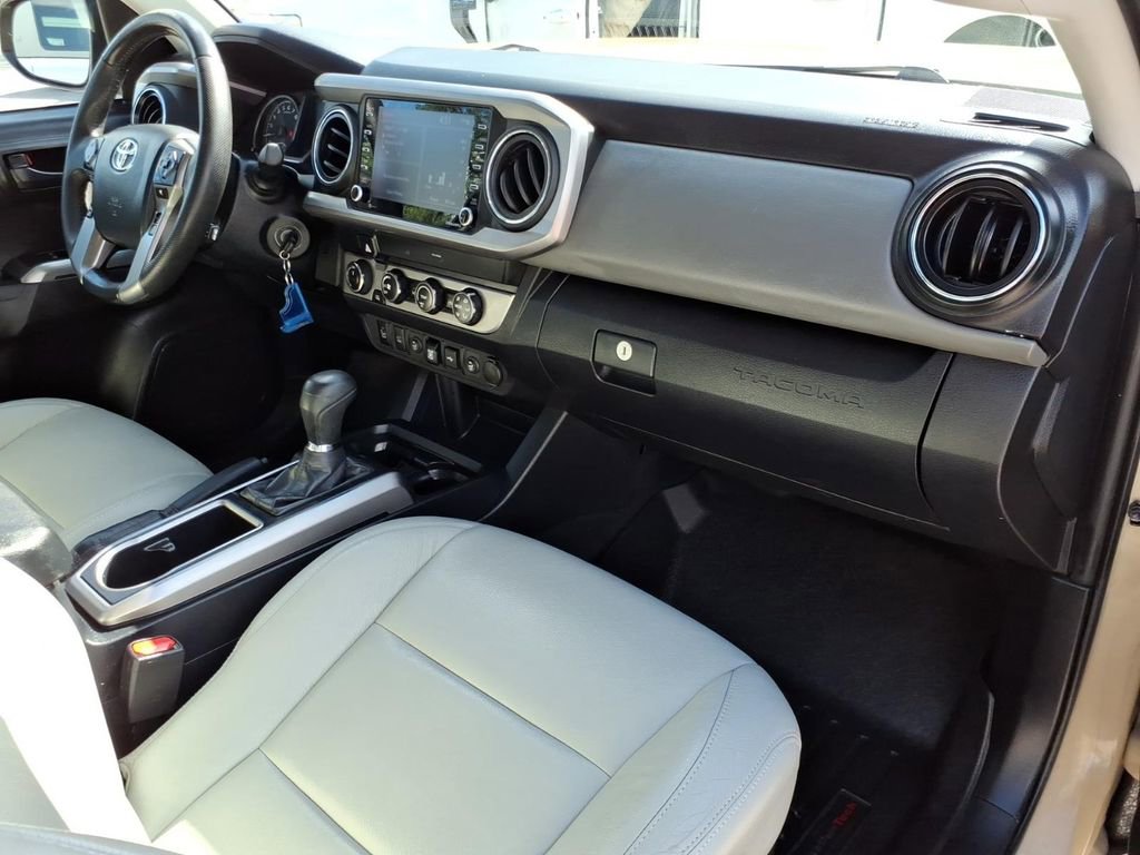 Used 2020 Toyota Tacoma SR5 w/ Technology Package AWD/4WD image 5