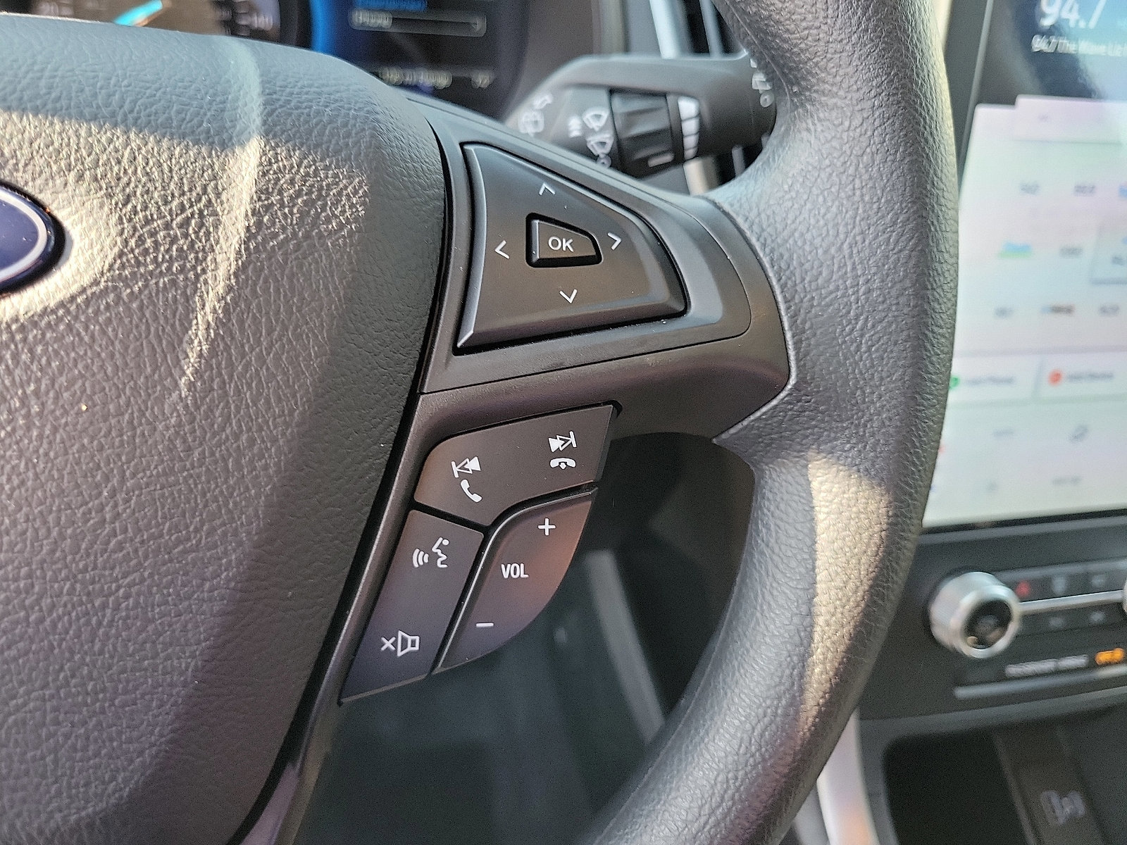 Certified 2024 Ford Edge SE w/ Black Appearance Package image 8