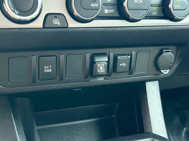Used 2021 Toyota Tacoma SR5 AWD/4WD image 31