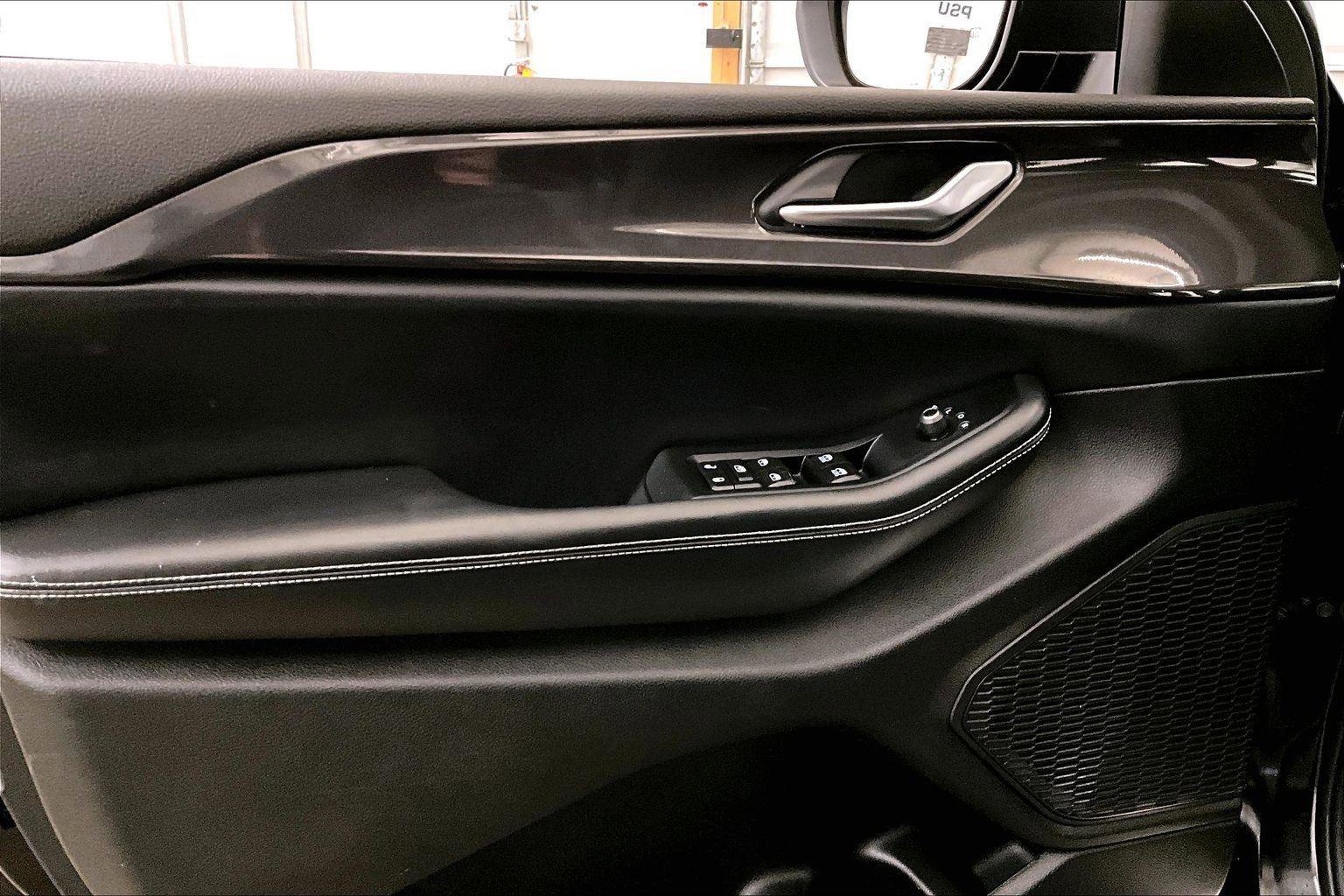 Used 2023 Jeep Grand Cherokee Laredo image 22