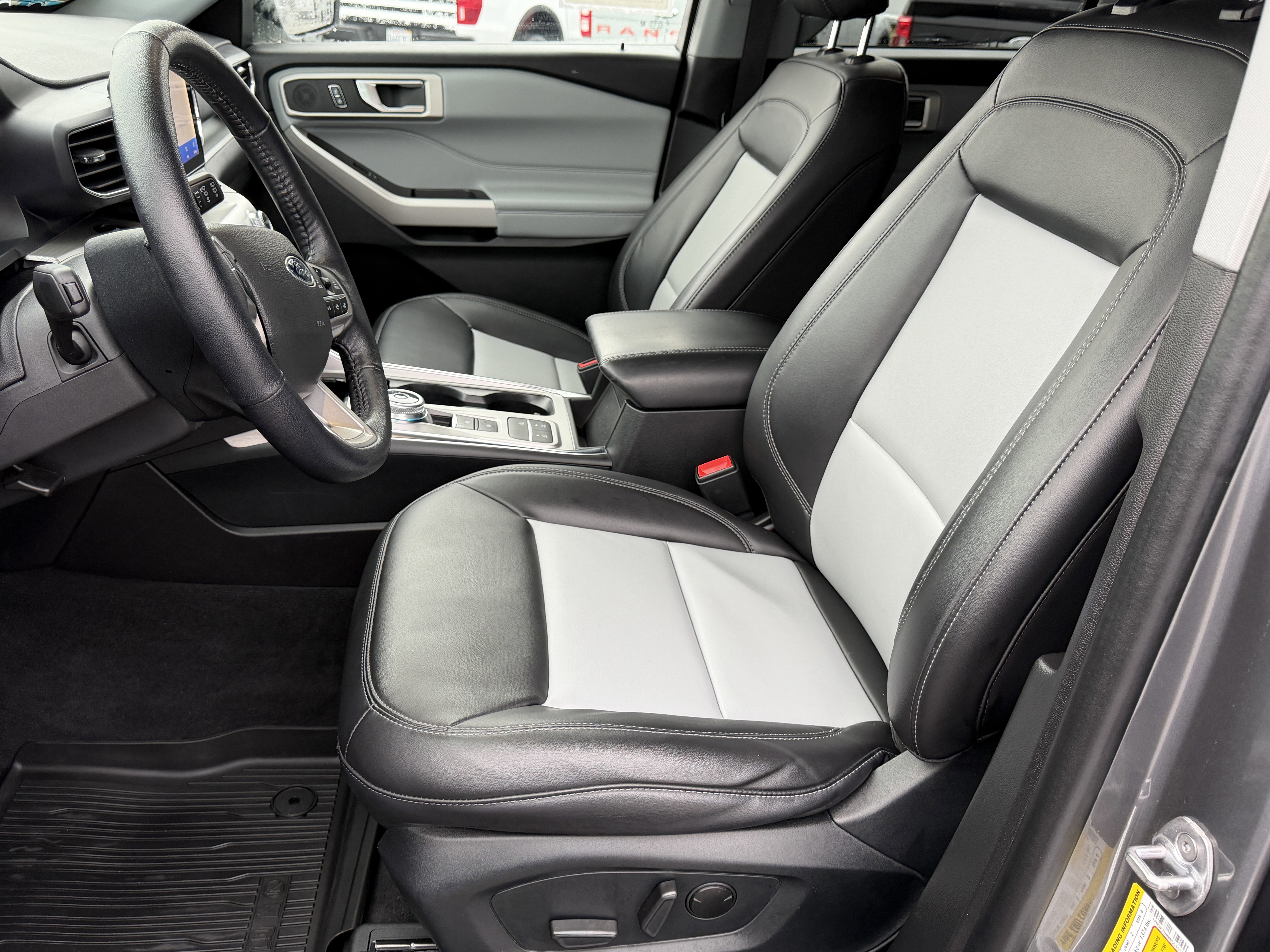 Certified 2022 Ford Explorer XLT w/ Equipment Group 202A image 14