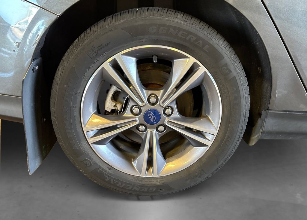 Certified 2018 Ford Focus SE w/ SE Appearance Package FWD image 18