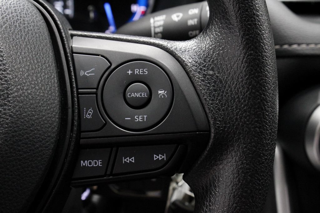 Used 2025 Toyota RAV4 LE AWD/4WD image 28