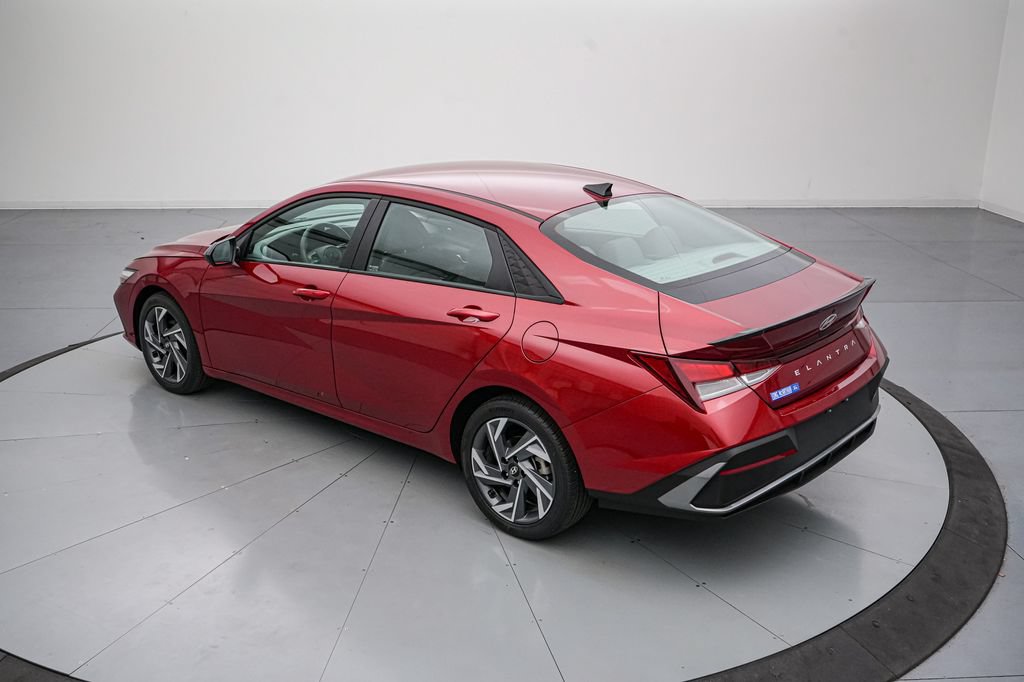 Used 2025 Hyundai Elantra Sport FWD image 6