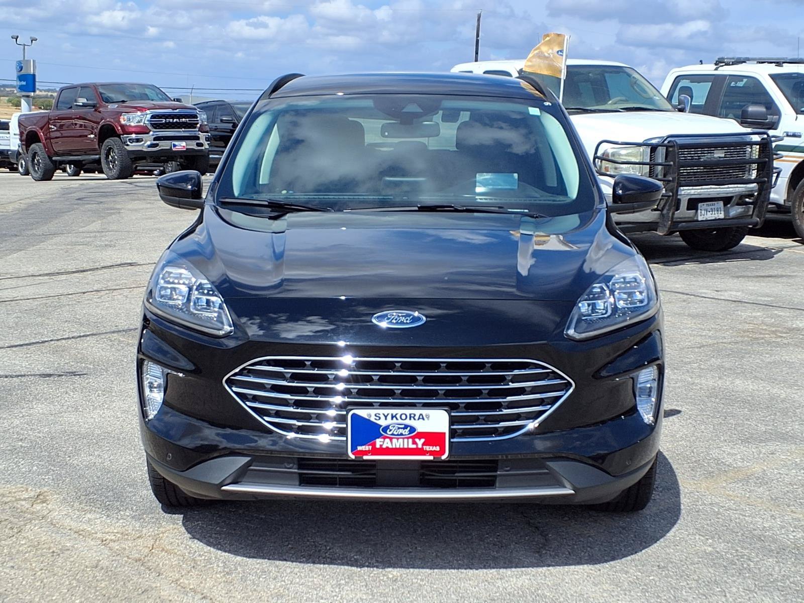 Certified 2022 Ford Escape Titanium w/ Titanium Elite Package AWD/4WD image 2