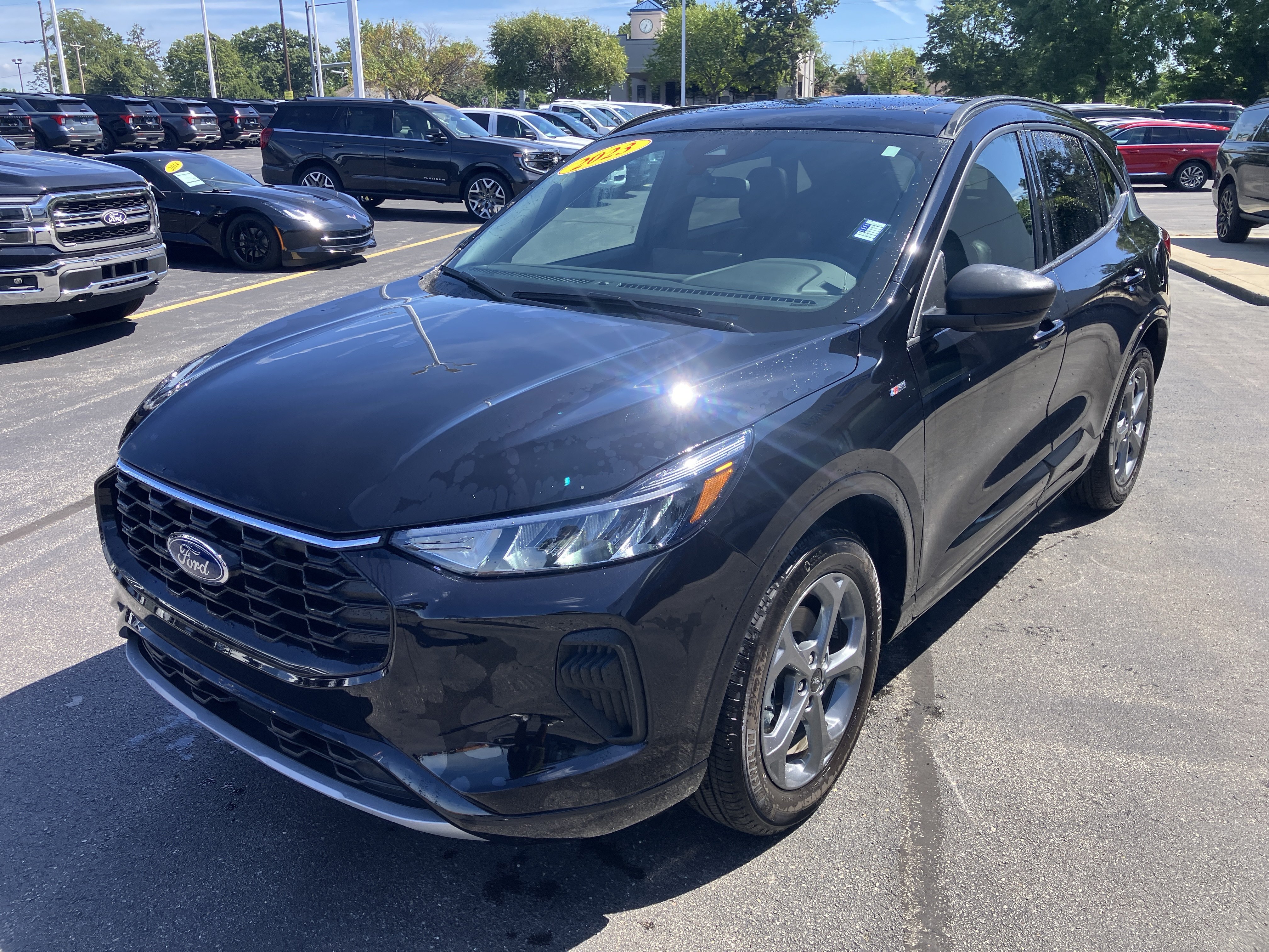 Certified 2023 Ford Escape ST-Line w/ Tech Pack #1 AWD/4WD image 3