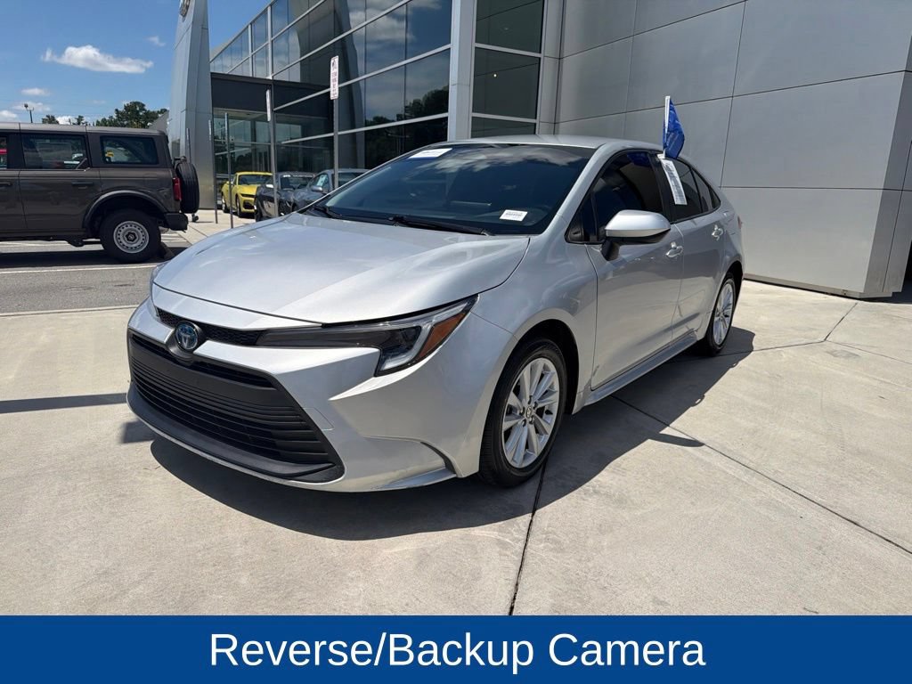 Used 2024 Toyota Corolla LE w/ LE Convenience Package FWD image 3