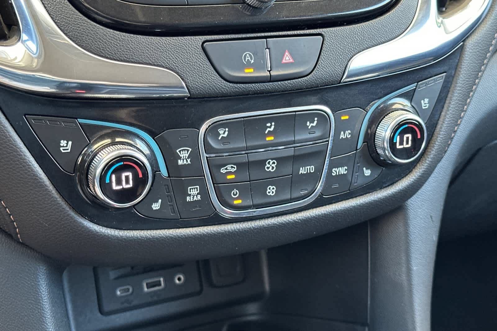 Used 2023 Chevrolet Equinox Premier AWD/4WD image 21
