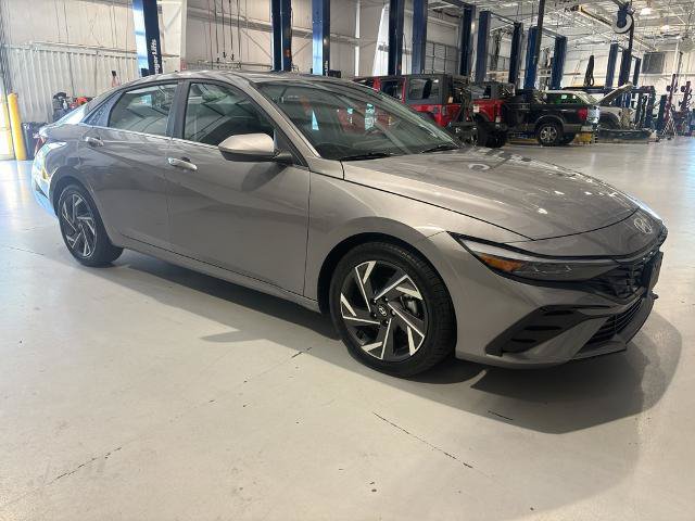 Used 2024 Hyundai Elantra SEL w/ Convenience Package FWD image 3