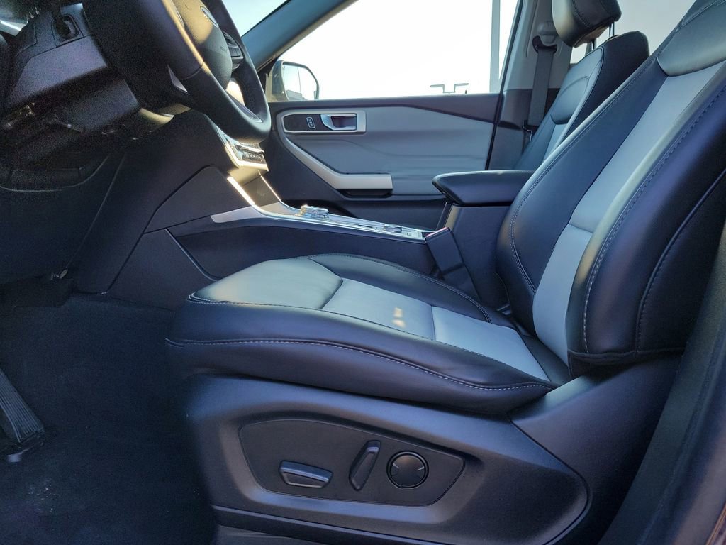 Certified 2023 Ford Explorer XLT w/ Equipment Group 202A image 17