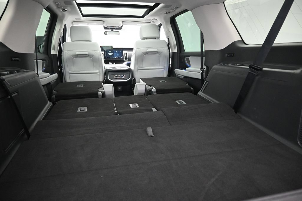 Certified 2025 Ford Expedition Max Platinum w/ Driver's Package AWD/4WD image 27