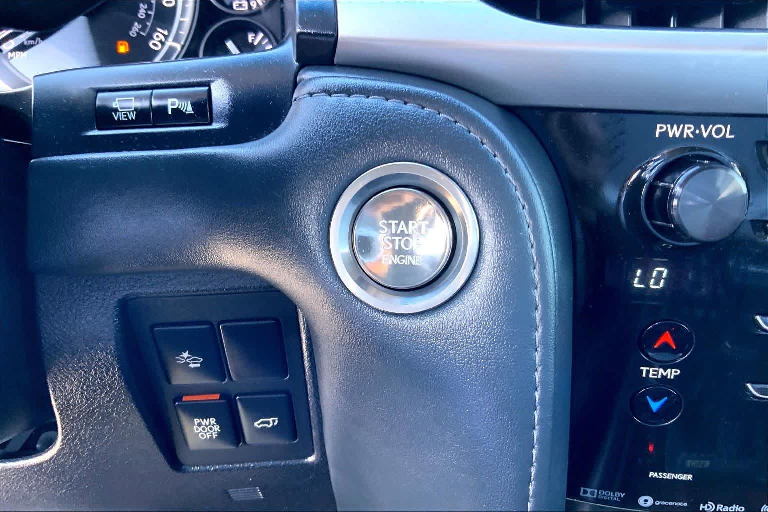 Used 2019 Lexus LX 570 4WD w/ Luxury Package image 32
