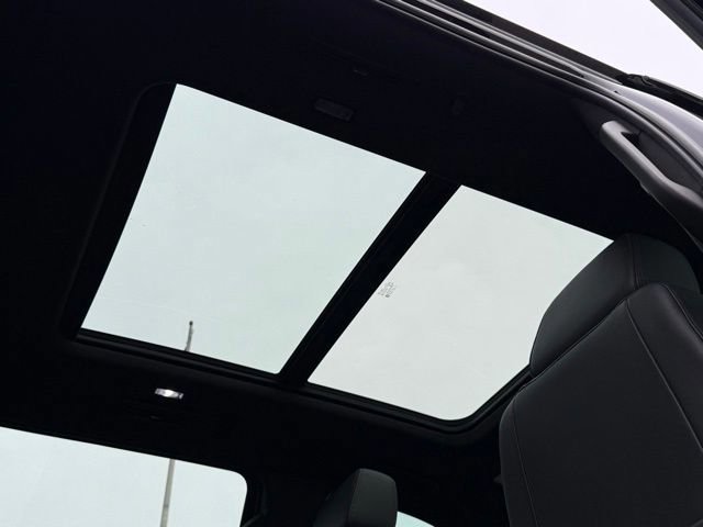 Used 2021 Chevrolet Suburban High Country image 15